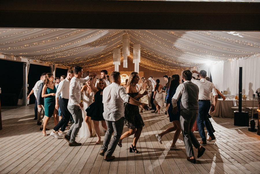 ogrod w brzoskiwni, slub w krakowie, krakow zdjecia, wesele plenerowe, para mloda