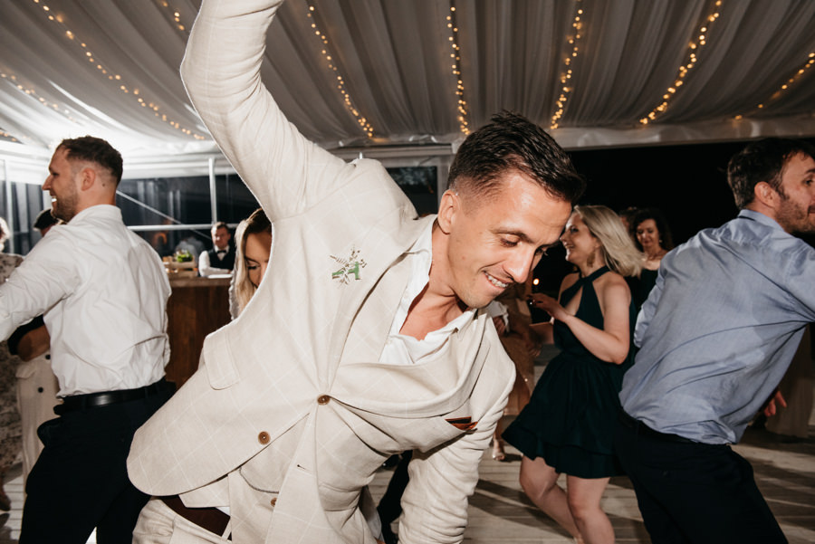 ogrod w brzoskiwni, slub w krakowie, krakow zdjecia, wesele plenerowe, para mloda