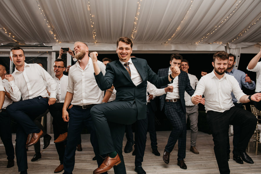 ogrod w brzoskiwni, slub w krakowie, krakow zdjecia, wesele plenerowe, para mloda