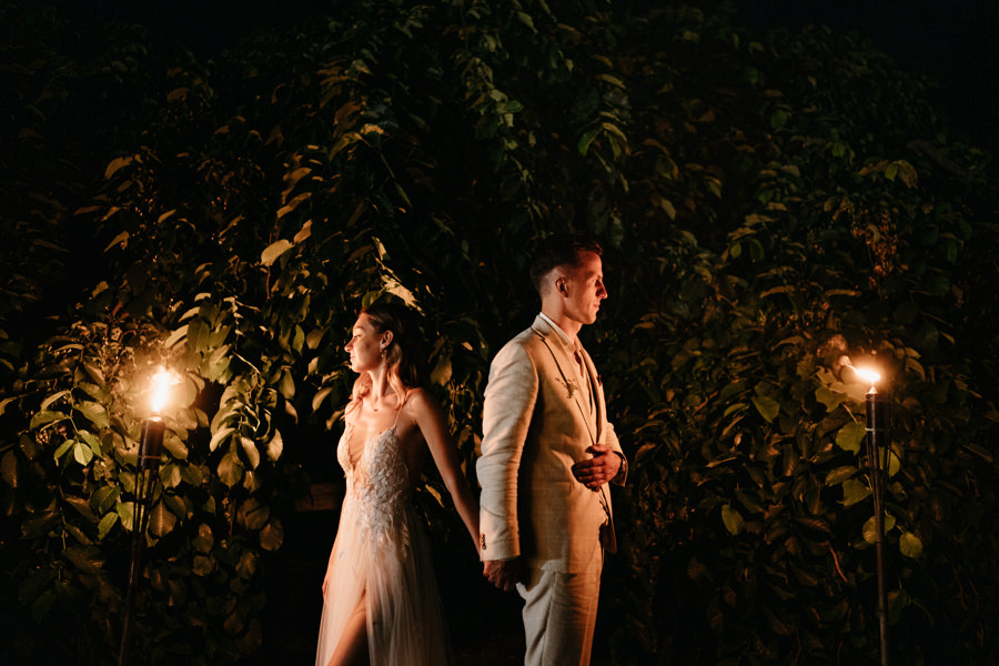 ogrod w brzoskiwni, slub w krakowie, krakow zdjecia, wesele plenerowe, para mloda