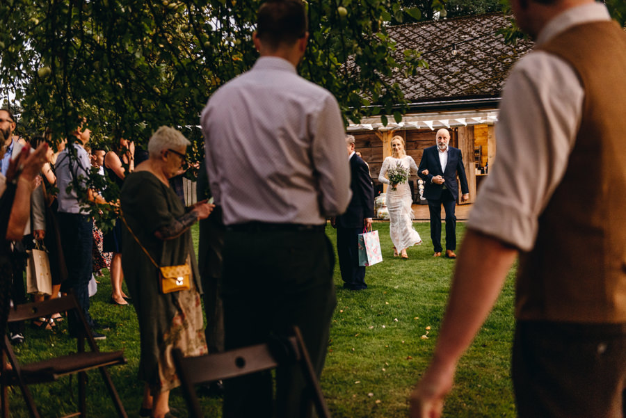 lipowe siedlisko stodola weselna, slub w plenerze, slub w sadzie