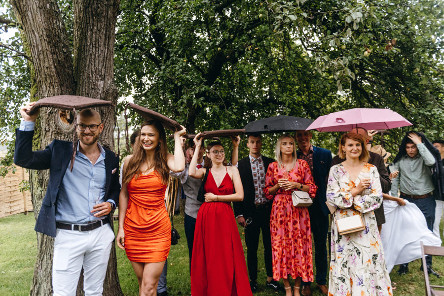 lipowe siedlisko stodola weselna, slub w plenerze, slub w sadzie