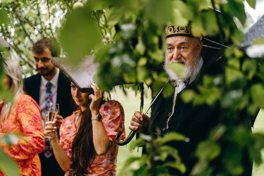 lipowe siedlisko stodola weselna, slub plenerowy w deszczu