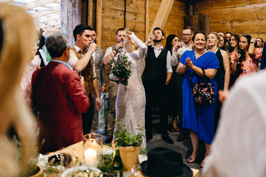 lipowe siedlisko stodola weselna, rustykalne wesele