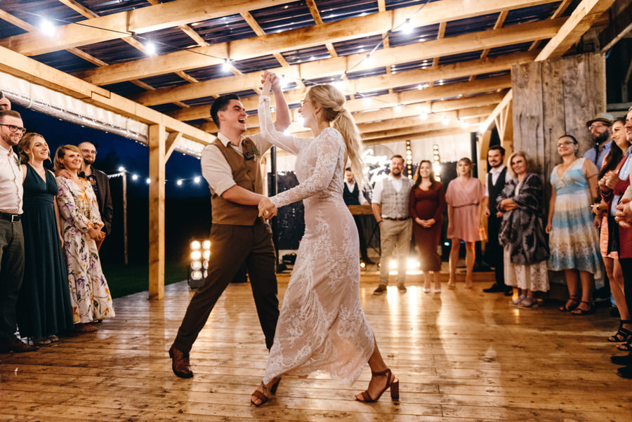 lipowe siedlisko stodola weselna, rustykalne wesele