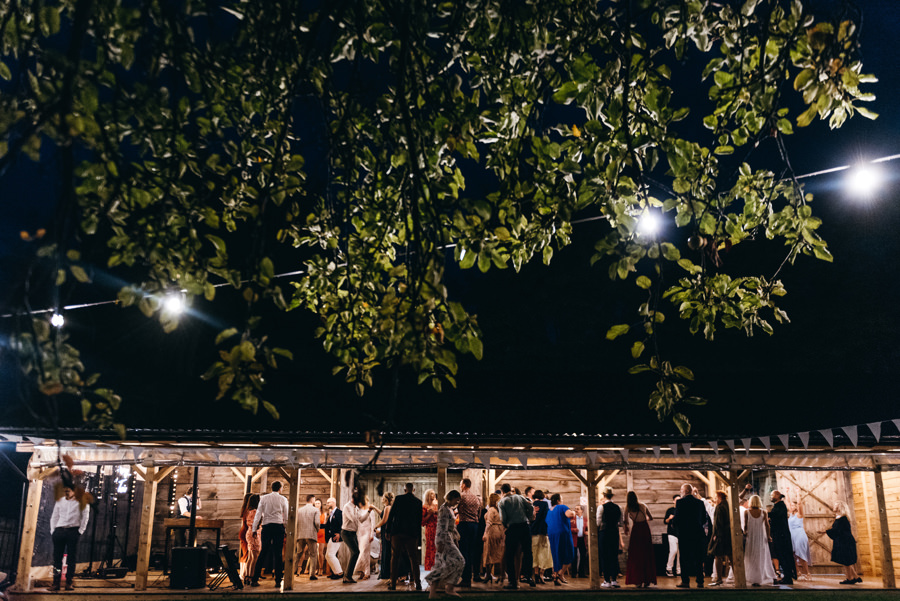 lipowe siedlisko stodola weselna, rustykalne wesele